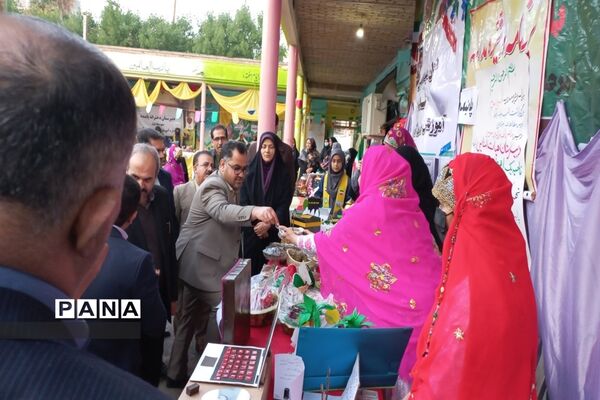 افتتاحیه جشنواره خوارزمی در دبیرستان تشکیلاتی پاینده ناحیه یک اهواز