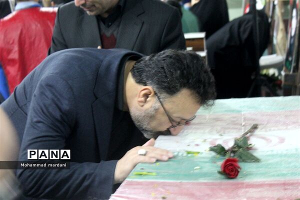 به صدا درآمدن زنگ استقبال از لاله‌های سرخ در ساری