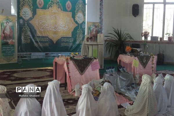 مراسم جشن تکلیف دانش‌آموزان در امامزاده سید محمد (ع) کاشمر
