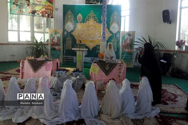 مراسم جشن تکلیف دانش‌آموزان در امامزاده سید محمد (ع) کاشمر