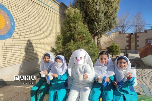 یک روز با شیر در مدارس آباده