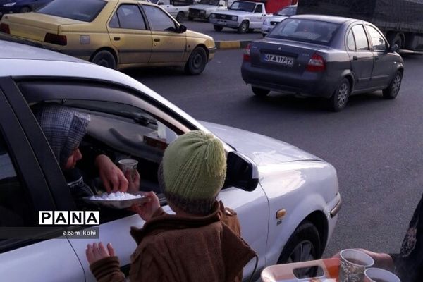 برپایی موکب عزاداری و ایستگاه صلواتی  توسط دانش‌آموزان شهرستان شهریار