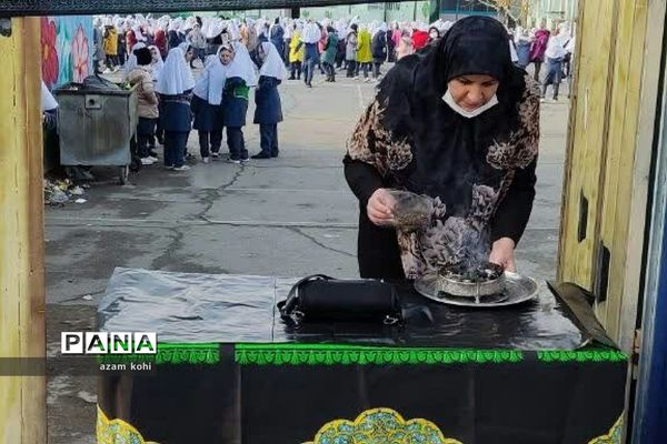 برپایی موکب عزاداری و ایستگاه صلواتی  توسط دانش‌آموزان شهرستان شهریار