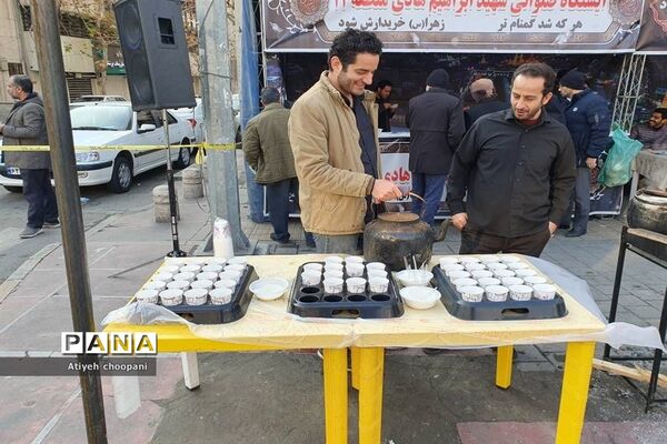برپایی موکب شهید ابراهیم هادی در مسیر تشییع پیکر شهدای گمنام در خیابان انقلاب