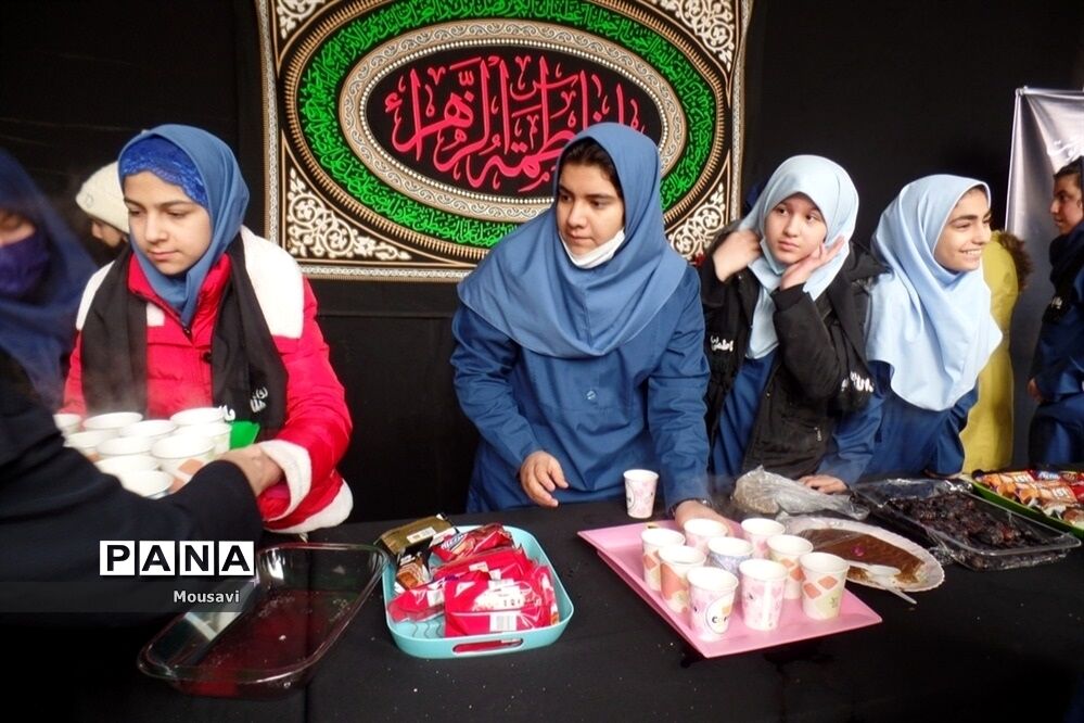 برگزاری ایستگاه صلواتی در دبیرستان فرزانگان 4 منطقه 13