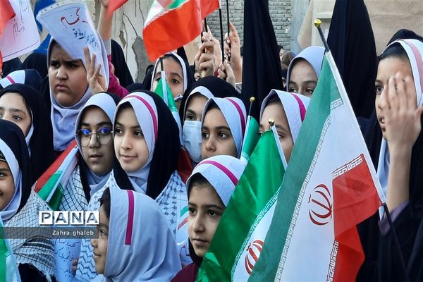 استقبال نوجوانان و جوانان بافقی از شهید گمنام