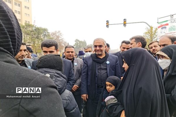 مراسم تشییع شهید گمنام دانش‌آموز همزمان با روز شهادت حضرت فاطمه زهرا (س) در شیراز