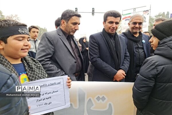 مراسم تشییع شهید گمنام دانش‌آموز همزمان با روز شهادت حضرت فاطمه زهرا (س) در شیراز