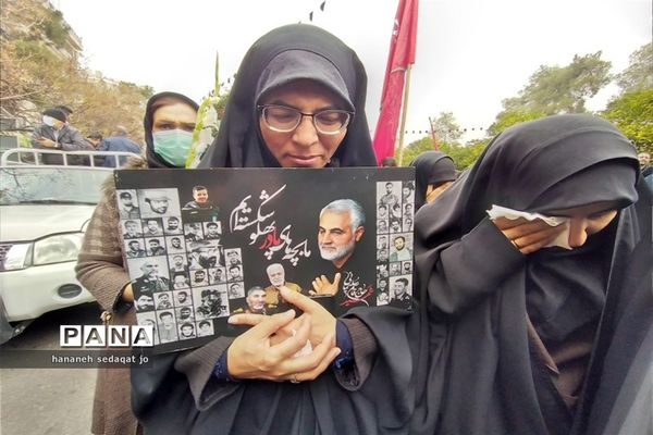 مراسم تشییع شهید گمنام دانش‌آموز در روز شهادت حضرت فاطمه (س) در فارس