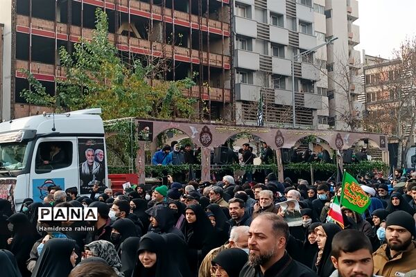 تشییع پیکر مطهر ٢٠٠ شهید گمنام در تهران