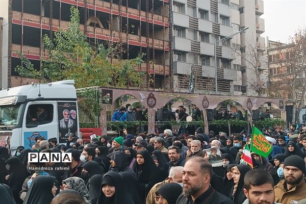 تشییع پیکر مطهر ٢٠٠ شهید گمنام در تهران