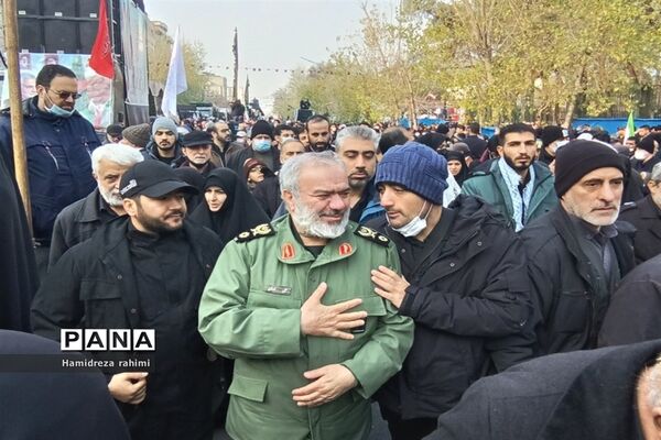 تشییع پیکر مطهر ٢٠٠ شهید گمنام در تهران