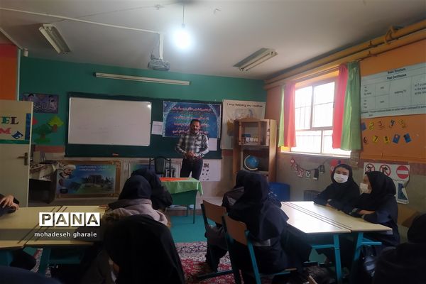 برگزاری کلاس آموزشی در زمینه بهداشت و تغذیه مناسب در دبیرستان نوشین بختیاری بخش جوادآباد