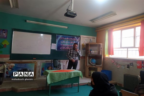 برگزاری کلاس آموزشی در زمینه بهداشت و تغذیه مناسب در دبیرستان نوشین بختیاری بخش جوادآباد