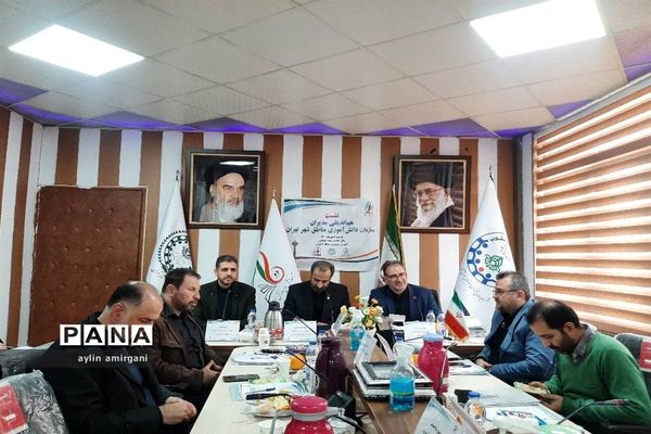 نشست هم‌اندیشی مدیران سازمان دانش آموزی مناطق شهرتهران