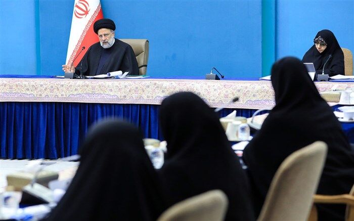 آیت‌الله رئیسی: ستاد ملی زنان بجای تصدی‌گری بر اجرای قوانین این حوزه تمرکز کند