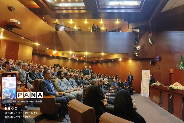گرامیداشت هفته نهضت سوادآموزی در حرم مطهر امام خمینی(ره)