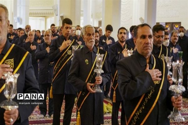 آیین لاله گردانی و عزاداری شام شهادت حضرت فاطمه سلام الله علیها در حرم مطهر حضرت شاهچراغ (ع)