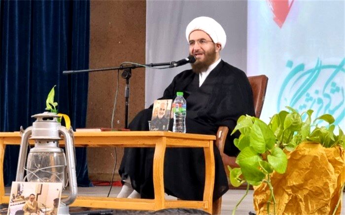 مبانی فکری و جهان‌بینی اعضا انجمن‌های اسلامی دانش‌آموزی، تقویت شود