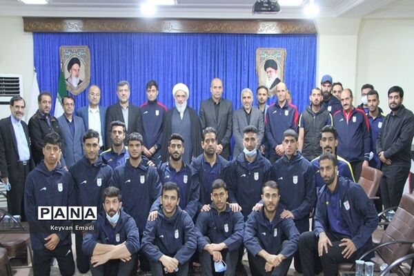 دیدار اعضای تیم ملی فوتبال ساحلی با نماینده ولی فقیه در استان بوشهر