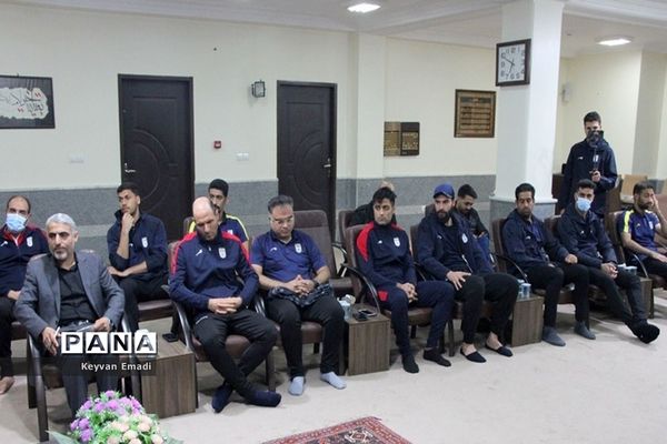 دیدار اعضای تیم ملی فوتبال ساحلی با نماینده ولی فقیه در استان بوشهر