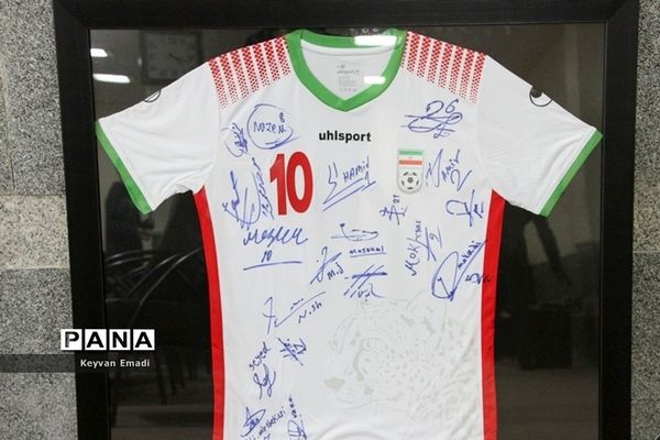 دیدار اعضای تیم ملی فوتبال ساحلی با نماینده ولی فقیه در استان بوشهر