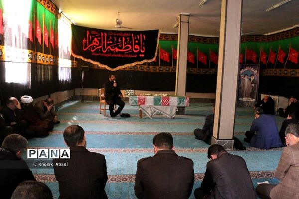 وداع کارکنان آموزش و پرورش ناحیه یک قم با پیکر شهید گمنام
