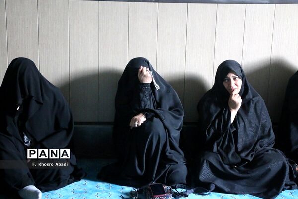 وداع کارکنان آموزش و پرورش ناحیه یک قم با پیکر شهید گمنام