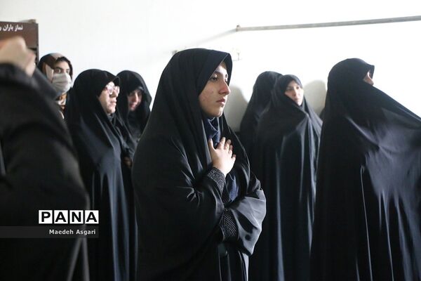 وداع کارکنان آموزش و پرورش ناحیه یک قم با پیکر شهید گمنام