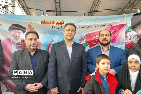 اجتماع خانوادگی فرهنگیان در میدان آیینی امام حسین (ع)