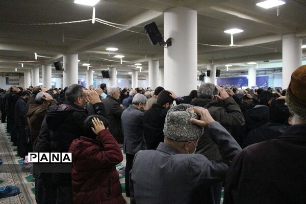 دیدار مردمی مسئولان استان زنجان  پس از اقامه نماز جمعه