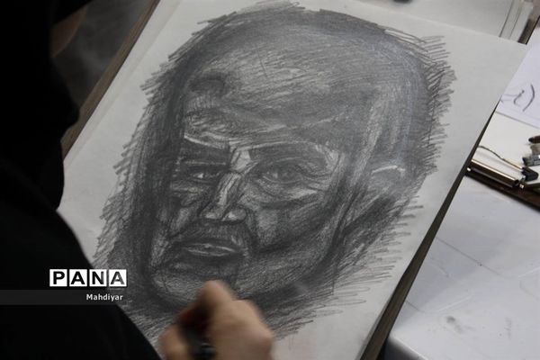 مسابقه نقاشی دانش‌آموزی در سالگرد شهادت حاج قاسم سلیمانی