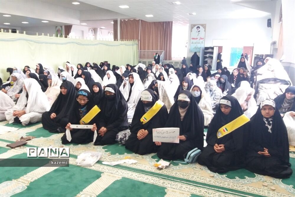 حضور دانش‌آموزان در نماز جمعه 9 دیماه