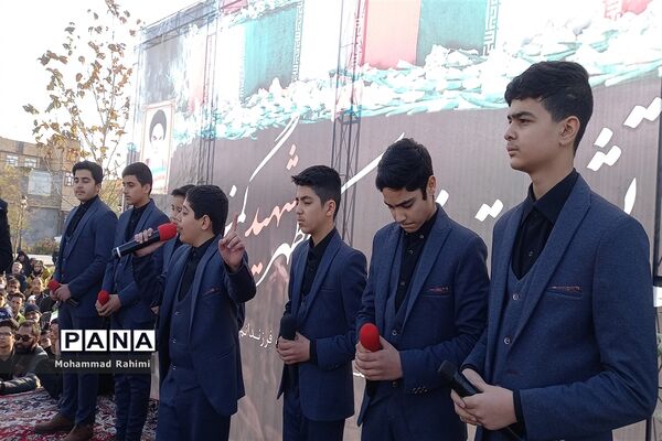 تشییع پیکر شهید گمنام روی دستان پرمهرمردم مشهد