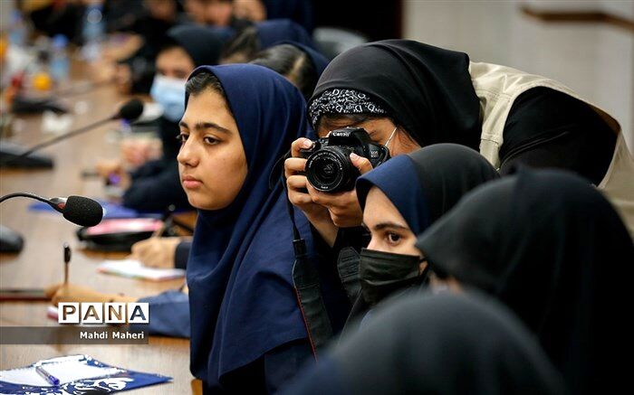 پویش دهه بصیرت و برنامه روایت‌گری در بین دانش‌آموزان و مربیان برگزار می‌شود