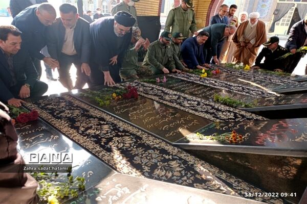 گلباران مزار شهدای گمنام در مصلی امام خمینی(ره) پاکدشت