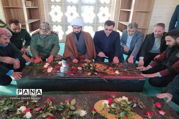 گلباران مزار شهدای گمنام شهر فرون‌آباد پاکدشت