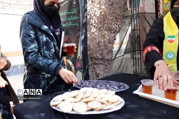برپایی ایستگاه صلواتی در دبیرستان دخترانه گوهرشاد ناحیه یک زاهدان
