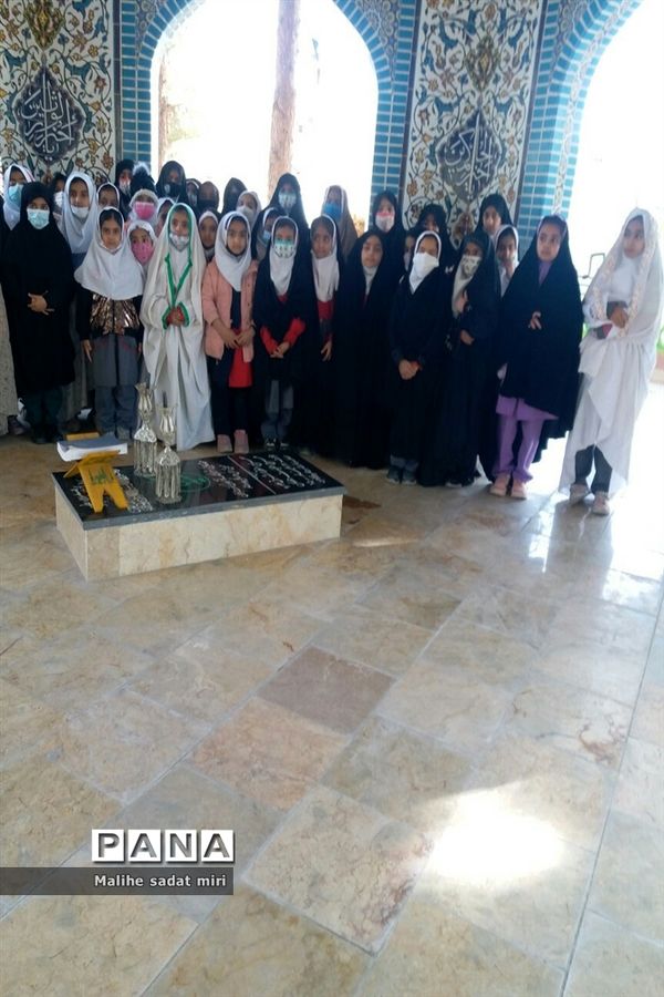 غبارروبی و عطرافشانی مزار شهدای گمنام