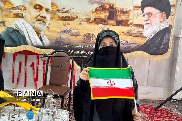 مراسم سومین ساگرد شهادت حاج قاسم سلیمانی توسط دانش‌آموزان دبستان شهید کمانی فشافویه