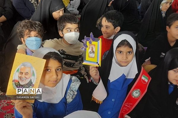 مراسم سومین ساگرد شهادت حاج قاسم سلیمانی توسط دانش‌آموزان دبستان شهید کمانی فشافویه