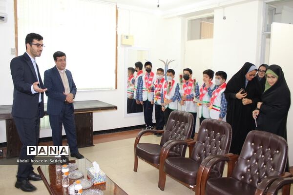 دیدار دانش‌آموزان تشکل‌های دانش‌آموزی با رئیس و کارکنان نهضت سوادآموزی استان بوشهر