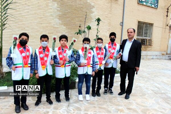 دیدار دانش‌آموزان تشکل‌های دانش‌آموزی با رئیس و کارکنان نهضت سوادآموزی استان بوشهر