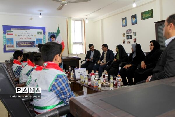 دیدار دانش‌آموزان تشکل‌های دانش‌آموزی با رئیس و کارکنان نهضت سوادآموزی استان بوشهر