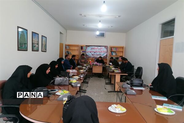 جلسه انجمن کتابخانه‌های عمومی شهرستان ابرکوه