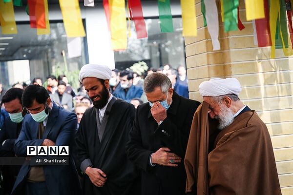 تشییع و خاکسپاری شهید گمنام در سازمان ثبت اسناد و املاک کشور