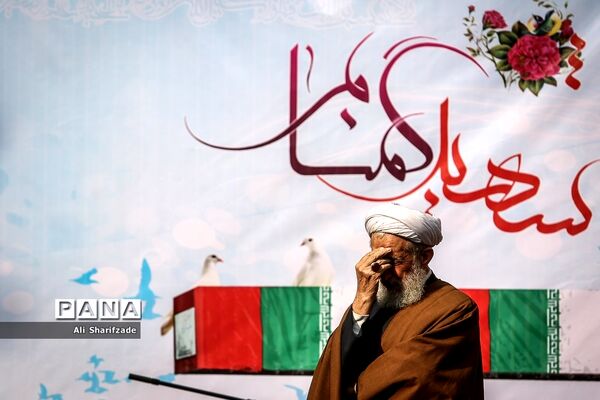 تشییع و خاکسپاری شهید گمنام در سازمان ثبت اسناد و املاک کشور