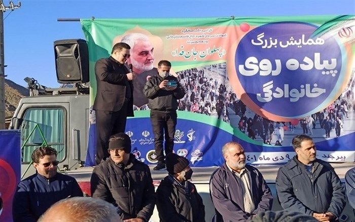 همایش پیاده‌روی به مناسبت شهادت شهید سلیمانی برگزار شد