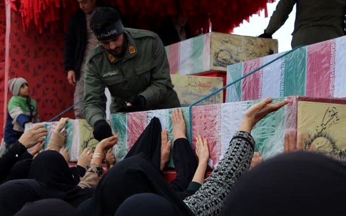 زمستان دهاقان با ورود کامیون کاروان اهالی بهشت بهاری شد/فیلم