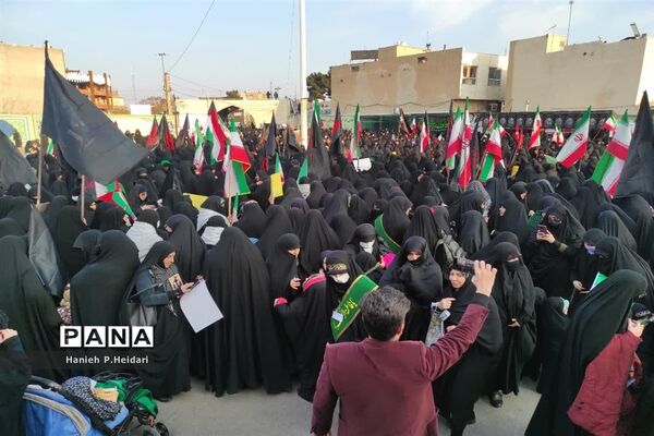 تجمع دختران دانش‌آموز قمی در دفاع از حجاب و عفاف